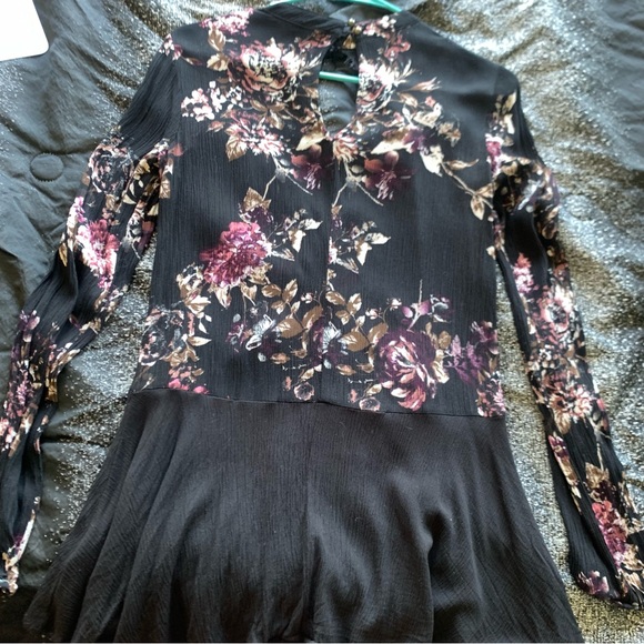 Floral lace trimmed cut out fit and flare top - Picture 4 of 4